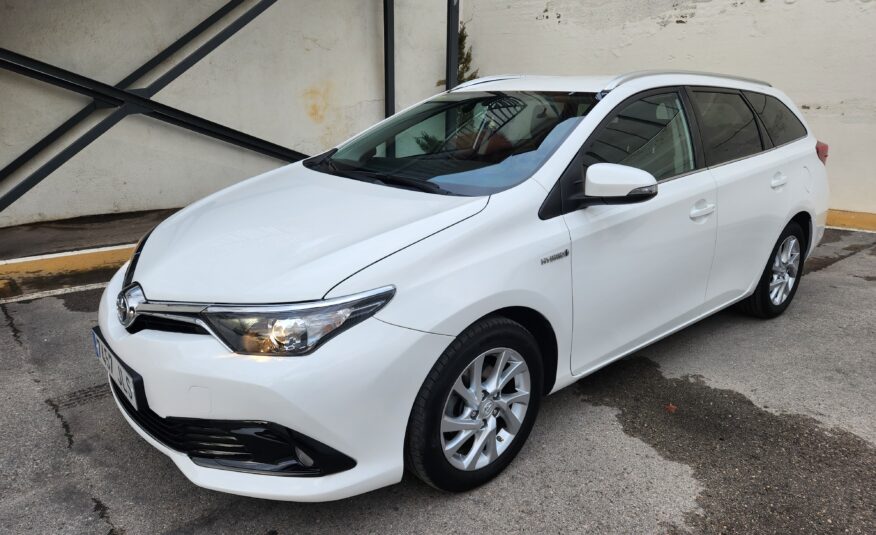 TOYOTA Auris TOURING