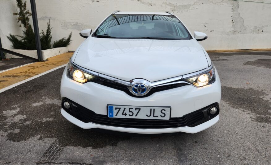 TOYOTA Auris TOURING