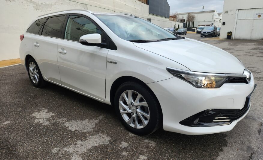 TOYOTA Auris TOURING
