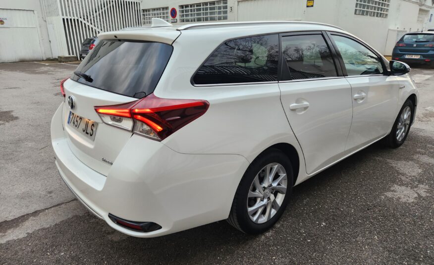 TOYOTA Auris TOURING