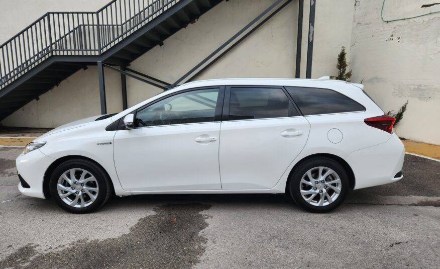 TOYOTA Auris TOURING