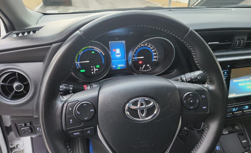 TOYOTA Auris TOURING