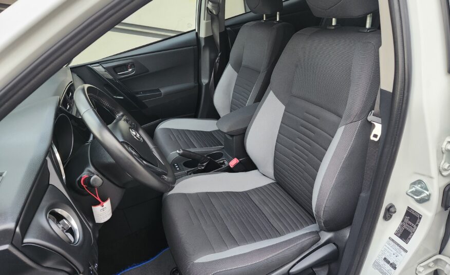 TOYOTA Auris TOURING