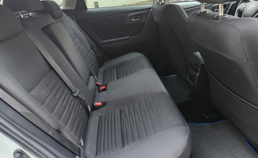 TOYOTA Auris TOURING