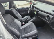 TOYOTA Auris TOURING