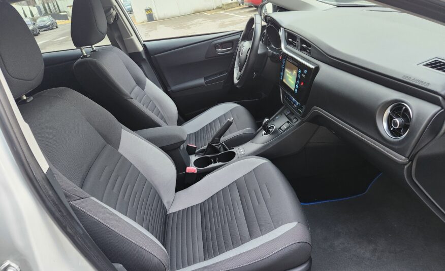 TOYOTA Auris TOURING