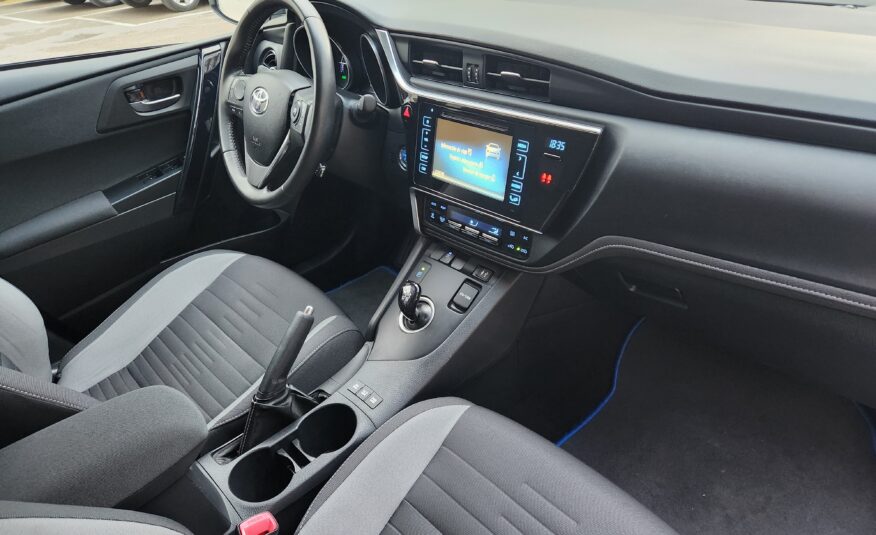 TOYOTA Auris TOURING