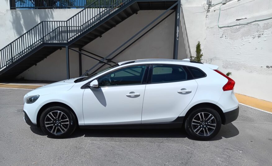 VOLVO V40 CROSS COUNTRY