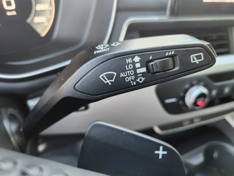 AUDI A4 AVANT 30 TDI S TRONIC