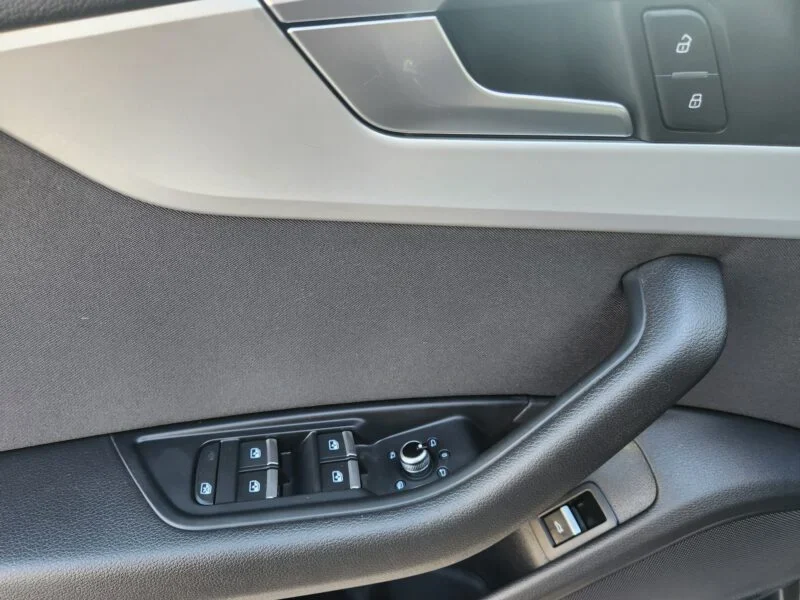 AUDI A4 AVANT 30 TDI S TRONIC