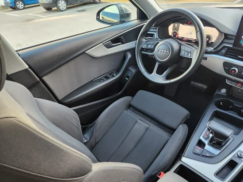 AUDI A4 AVANT 30 TDI S TRONIC