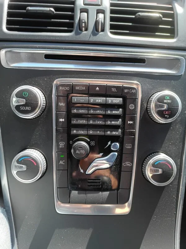 VOLVO XC60 2.0 D3 MOMENTUM AUTO