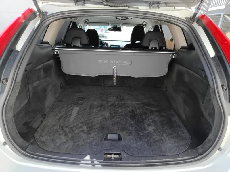 VOLVO XC60 2.0 D3 MOMENTUM AUTO