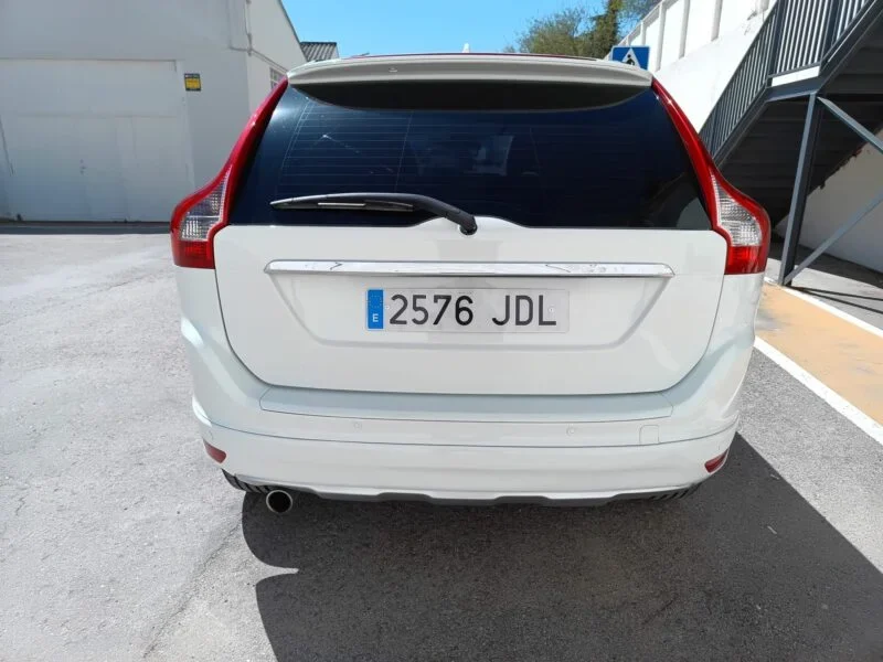 VOLVO XC60 2.0 D3 MOMENTUM AUTO