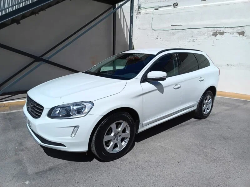VOLVO XC60 2.0 D3 MOMENTUM AUTO