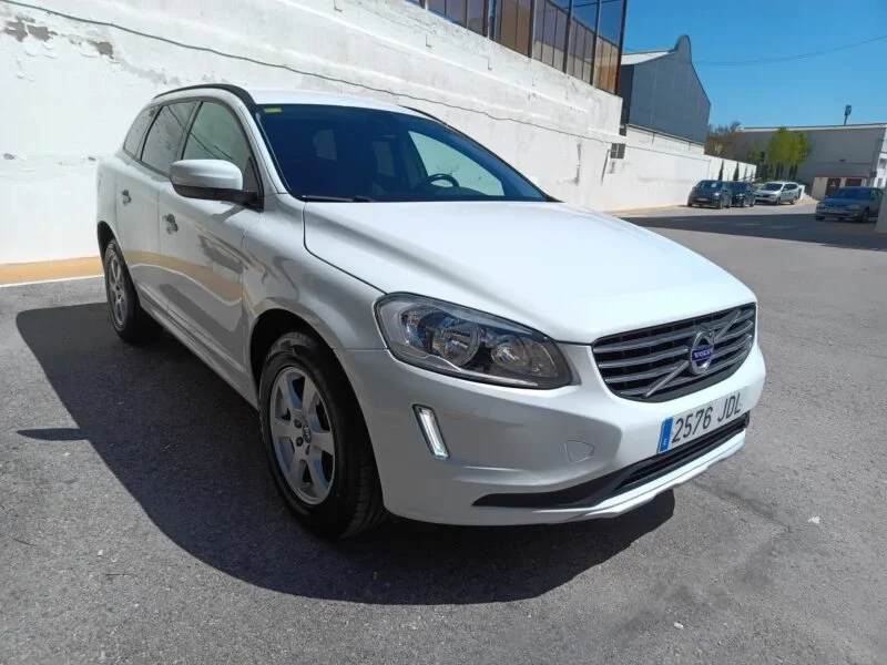 VOLVO XC60 2.0 D3 MOMENTUM AUTO