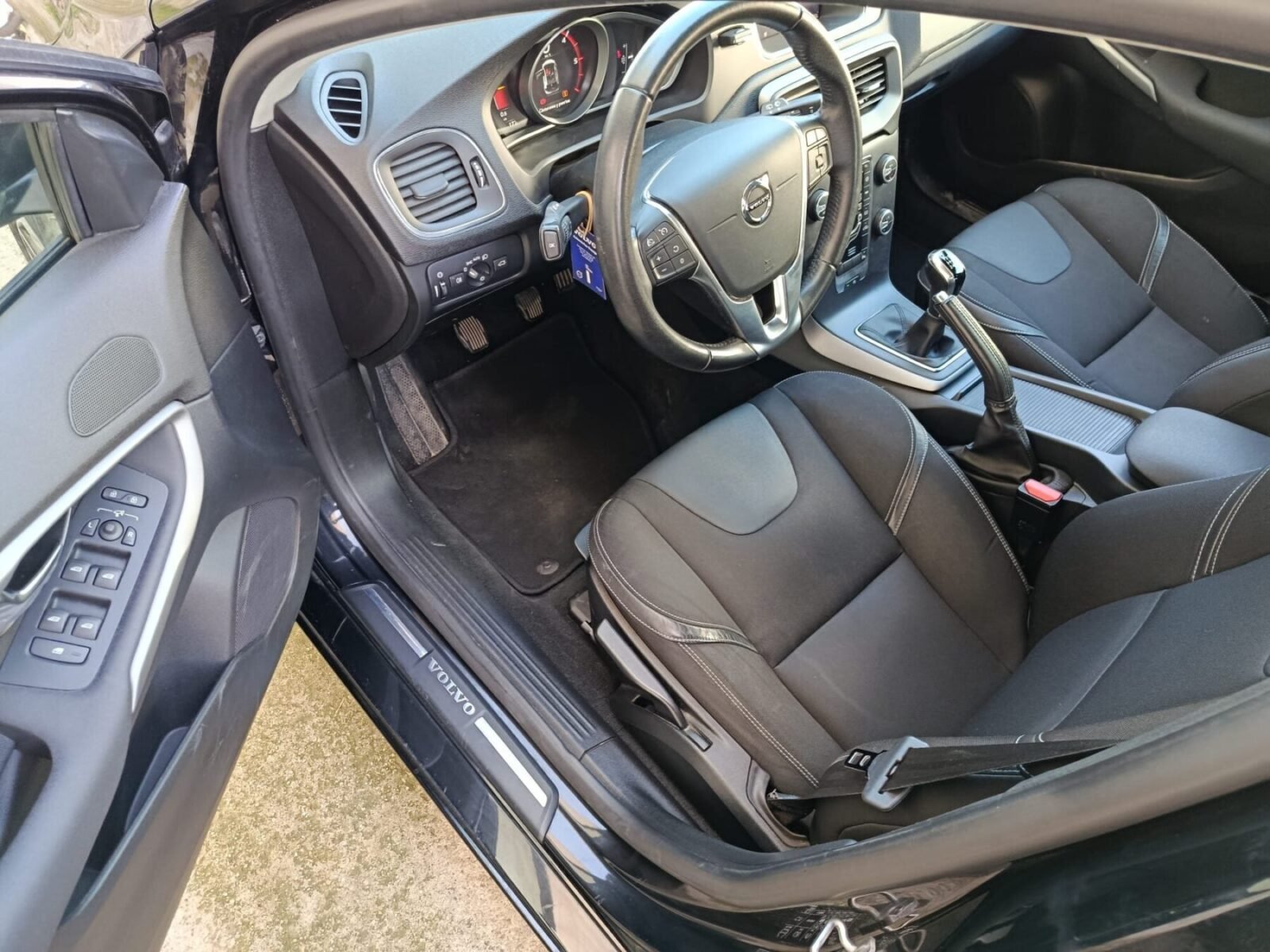 VOLVO V40 2.0 D2