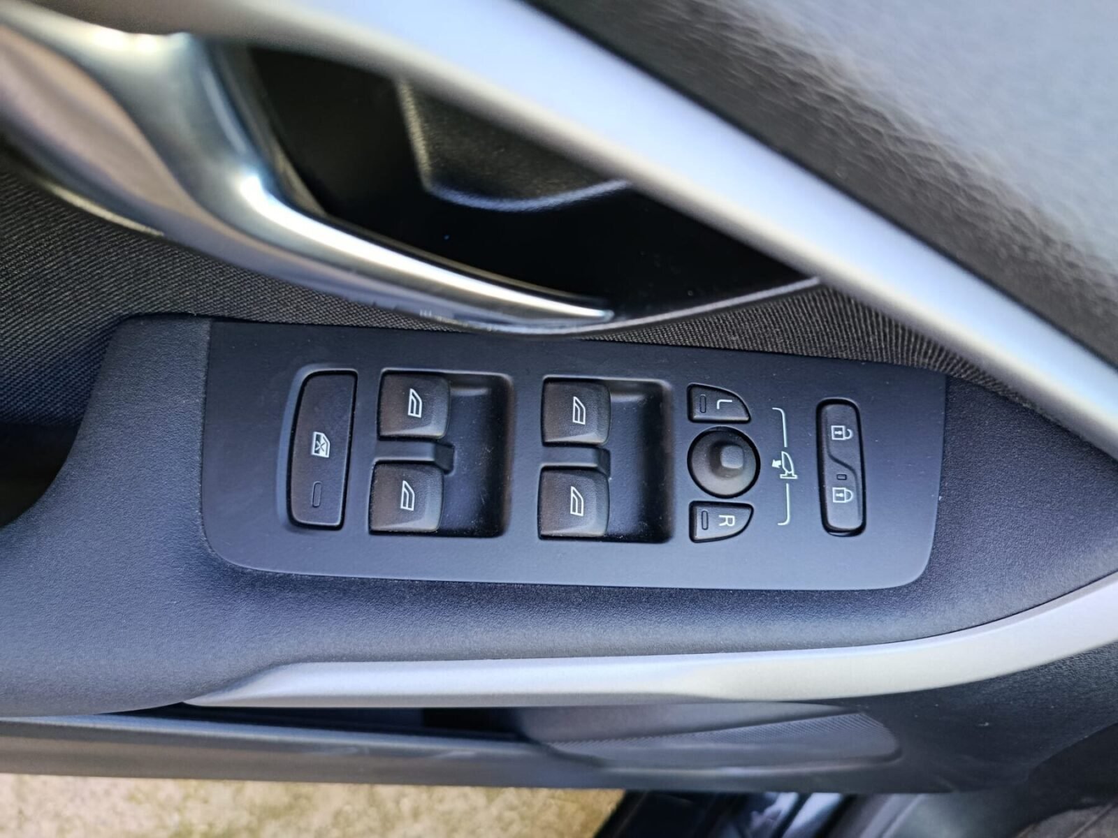 VOLVO V40 2.0 D2