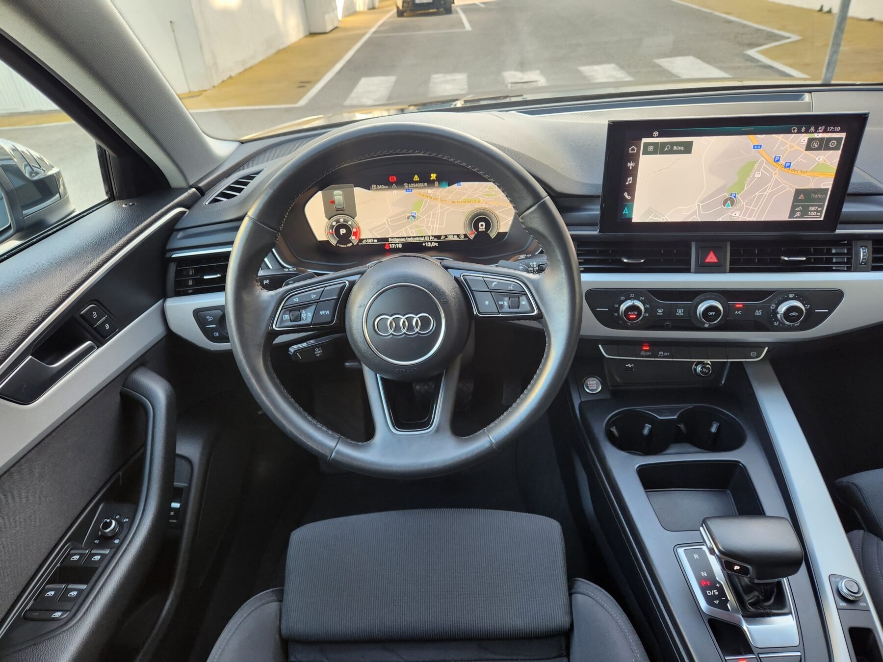 AUDI A4 AVANT 30 TDI S TRONIC