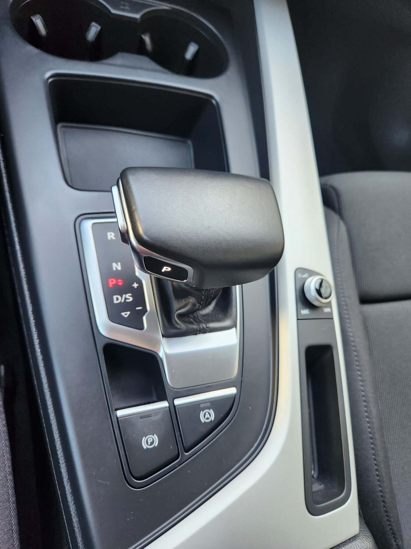 AUDI A4 AVANT 30 TDI S TRONIC