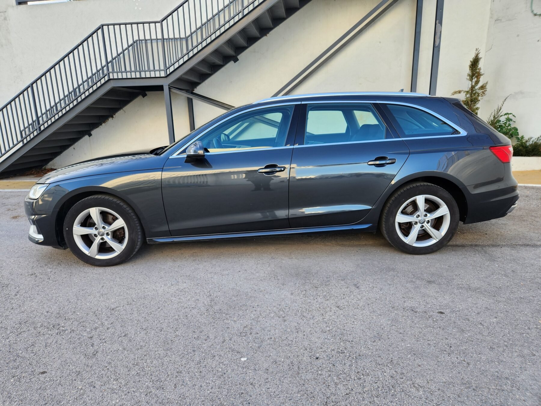 AUDI A4 AVANT 30 TDI S TRONIC