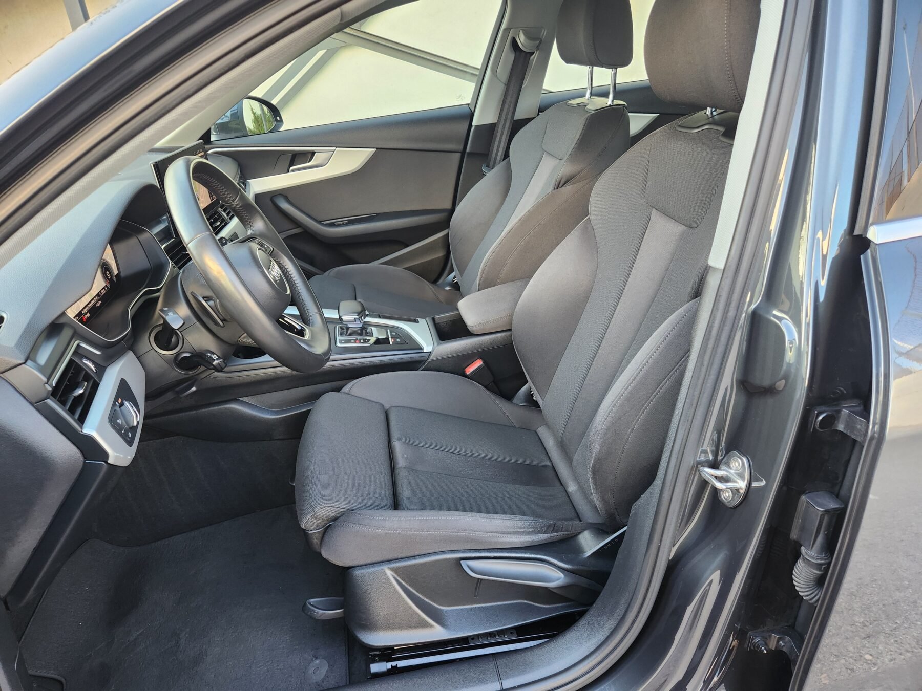 AUDI A4 AVANT 30 TDI S TRONIC