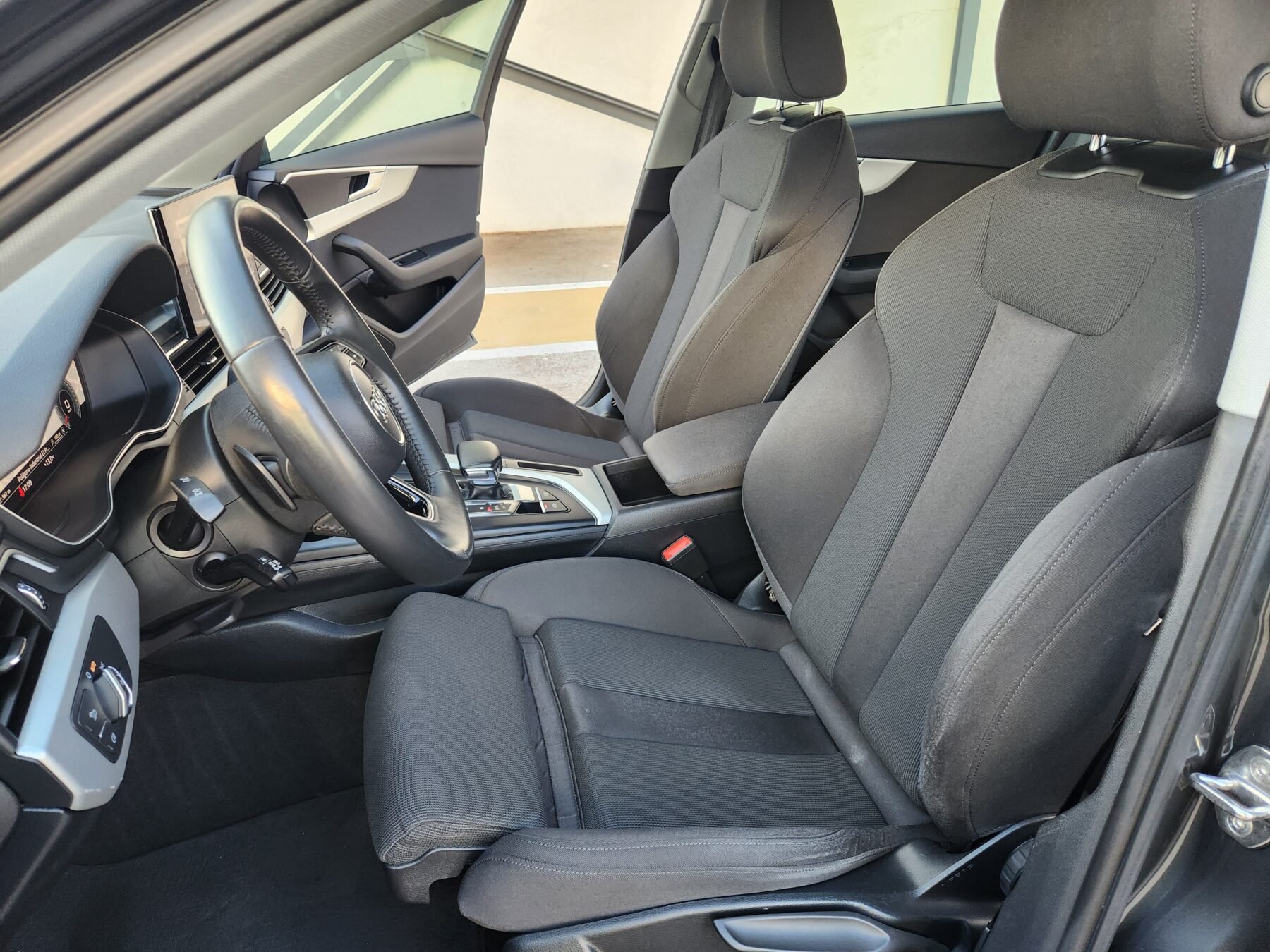 AUDI A4 AVANT 30 TDI S TRONIC