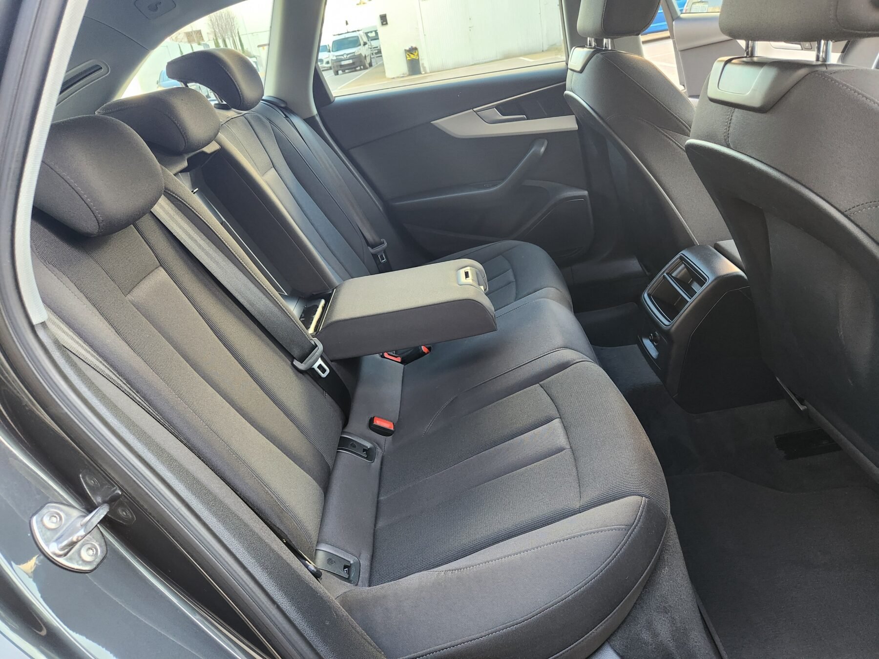 AUDI A4 AVANT 30 TDI S TRONIC