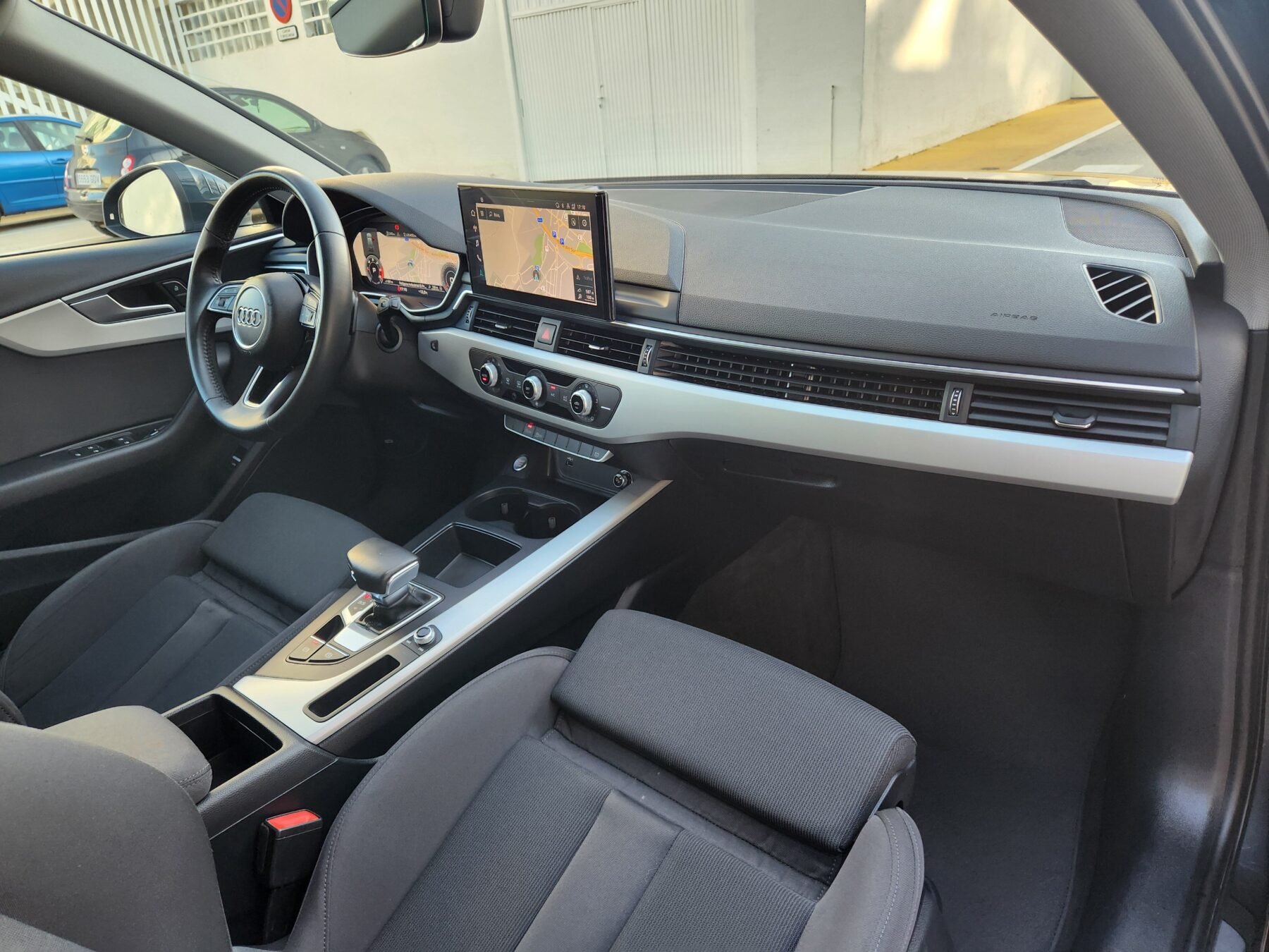 AUDI A4 AVANT 30 TDI S TRONIC