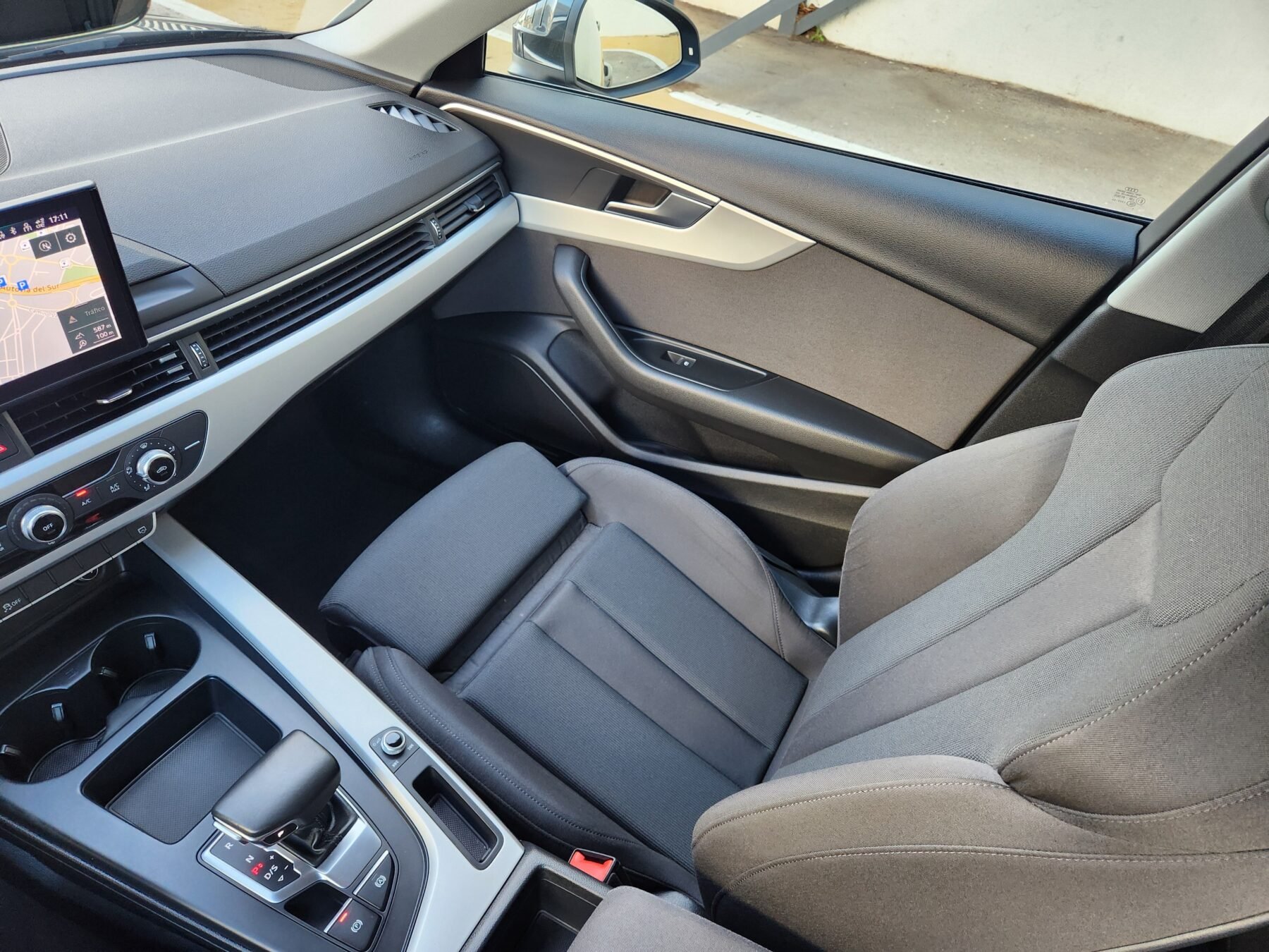 AUDI A4 AVANT 30 TDI S TRONIC