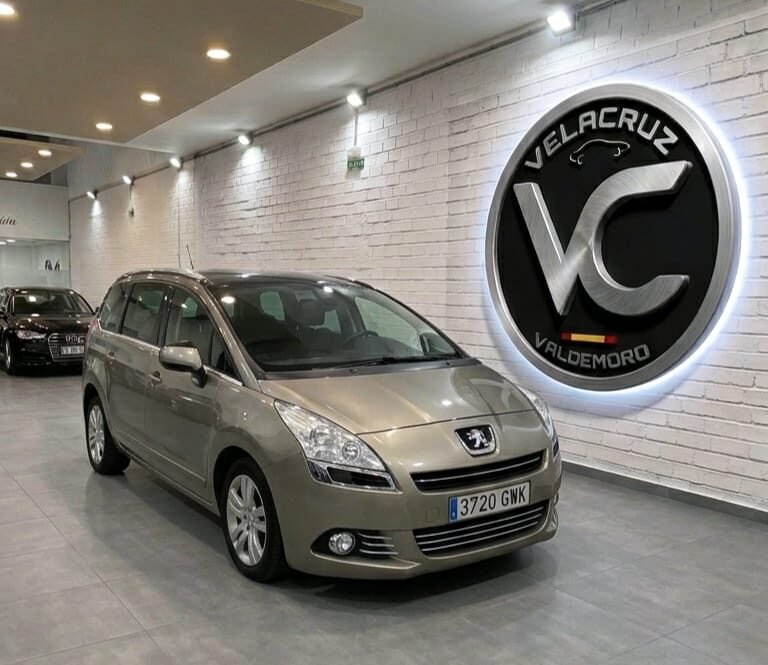 PEUGEOT 5008 Sport pack 
