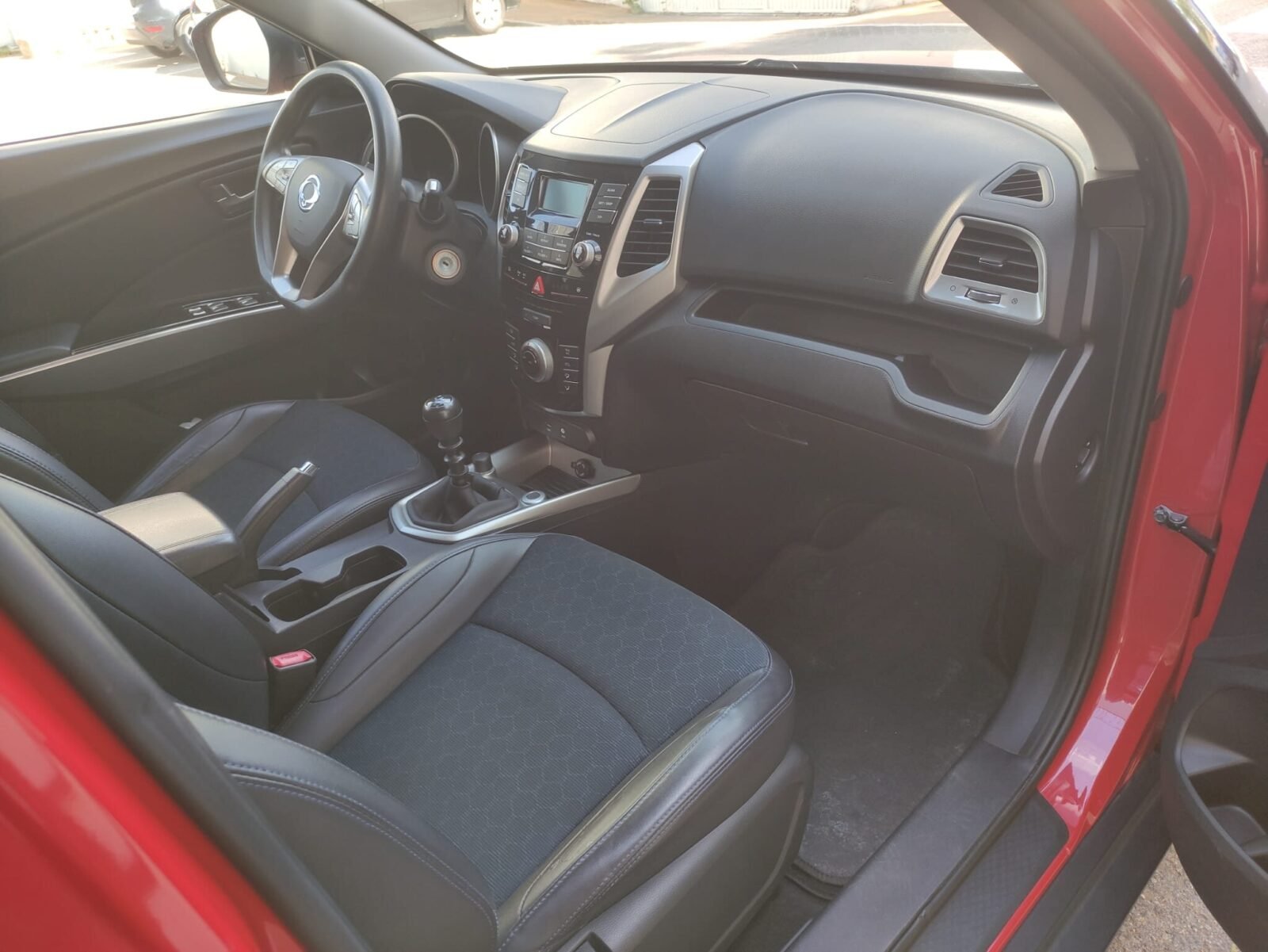 SSANGYONG TIVOLI G16 LIMITED 4X2