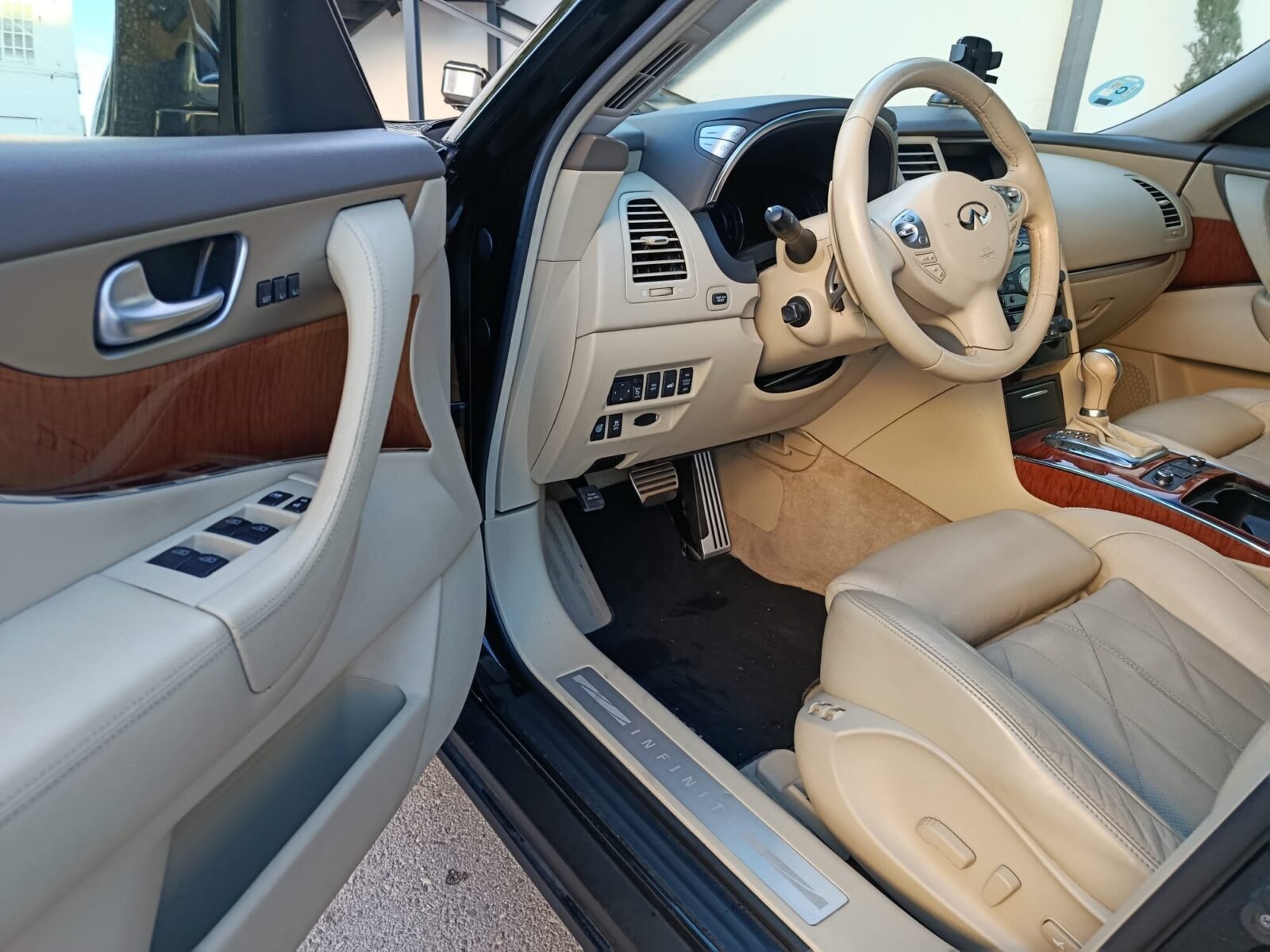 INFINITI QX70 PREMIUM