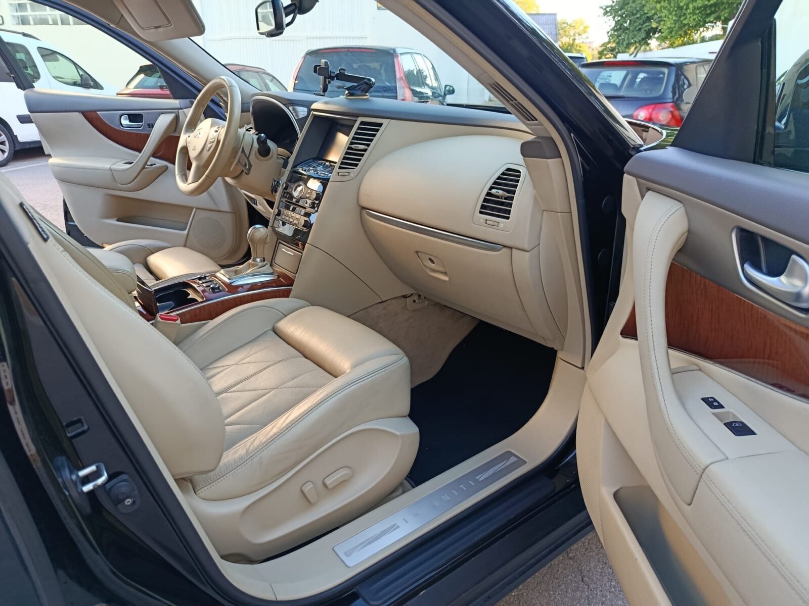 INFINITI QX70 PREMIUM