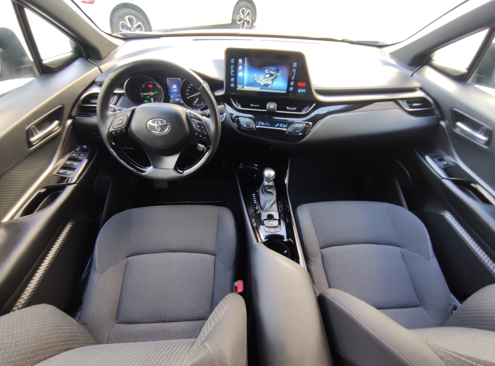 TOYOTA C-HR Advance