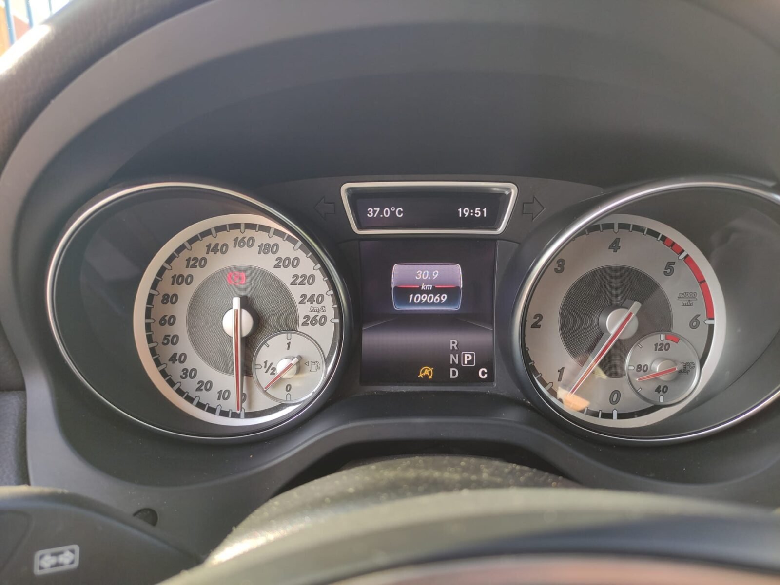 MERCEDES-BENZ CLA GLA 200d Urban
